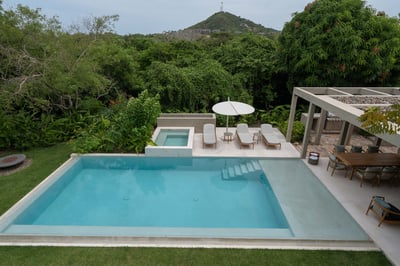 Luxury Villa Photo #3