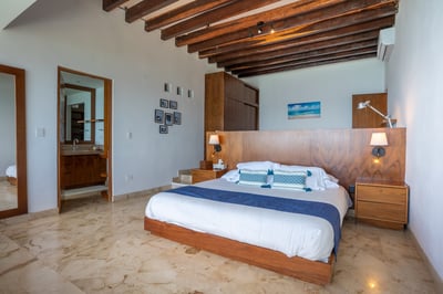 Luxury Villa Photo #24