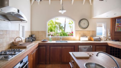 Dining Area & Kitchen