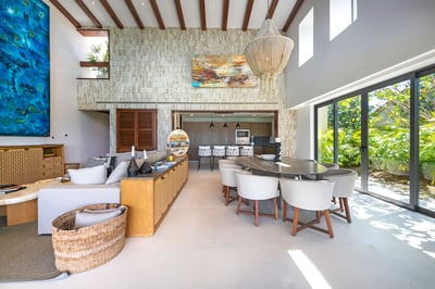 Luxury Villa Photo #15