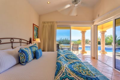 Luxury Villa Photo #39