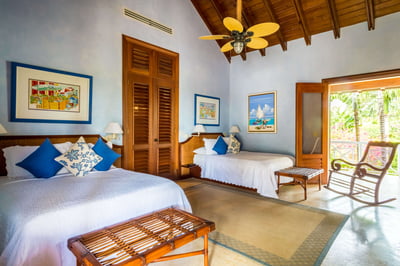 Luxury Villa Photo #22