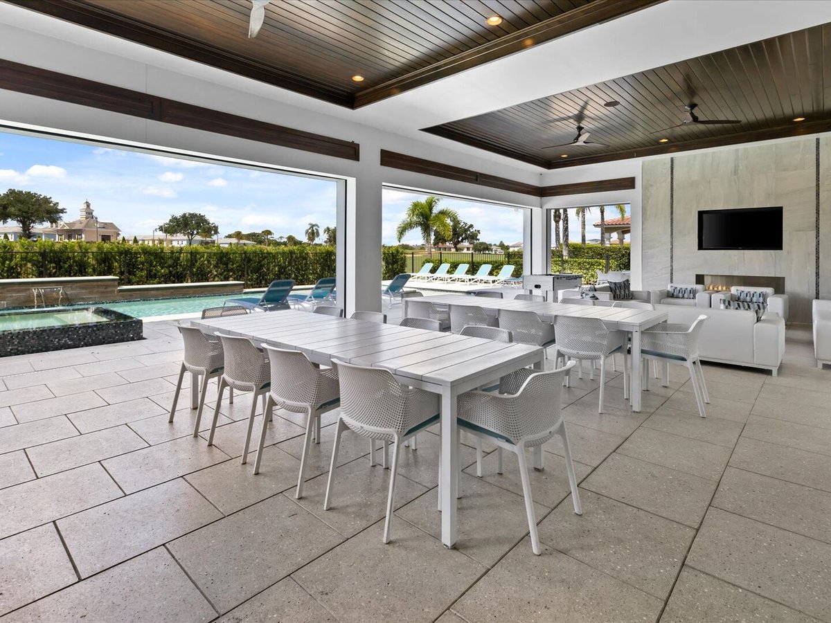 Unforgettable Utopia