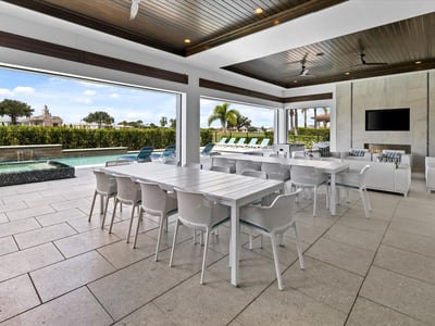 Luxury Villa Photo #11