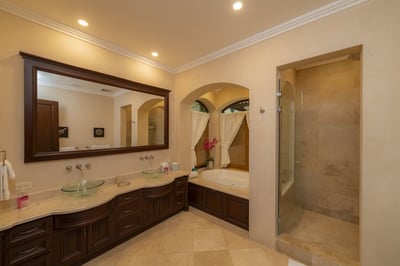 Luxury Villa Photo #39