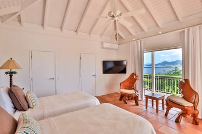 Luxury Villa Photo #23