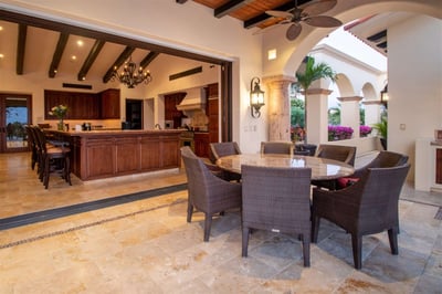 Luxury Villa Photo #14