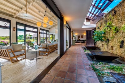 Luxury Villa Photo #14