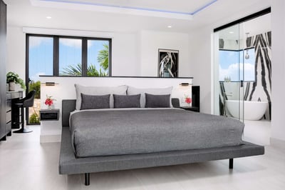 Luxury Villa Photo #32
