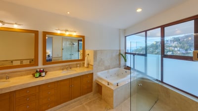 Luxury Villa Photo #37