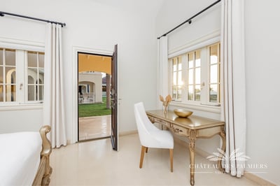 Luxury Villa Photo #32