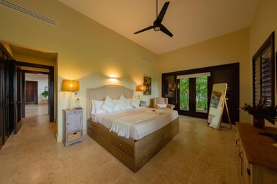Luxury Villa Photo #27