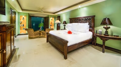 Luxury Villa Photo #12