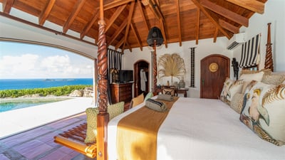 Bedroom 1: In a separate bungalow. King size bed, air conditioning, HD-TV, Dish Network, dressing, s