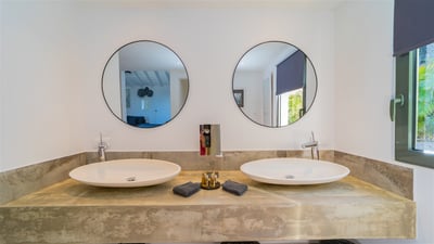 Luxury Villa Photo #33