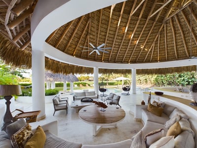 Luxury Villa Photo #10
