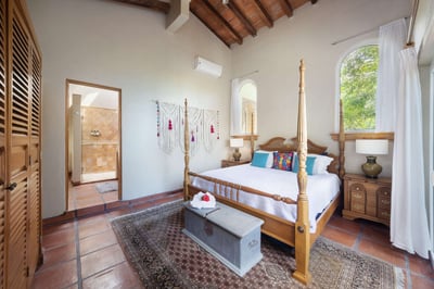 Luxury Villa Photo #19