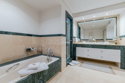 Luxury Villa Photo #51