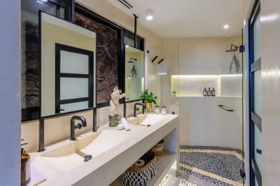 Luxury Villa Photo #29