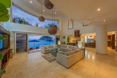 Luxury Villa Photo #20