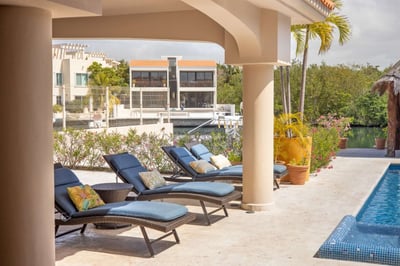 Luxury Villa Photo #3
