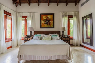 Luxury Villa Photo #34