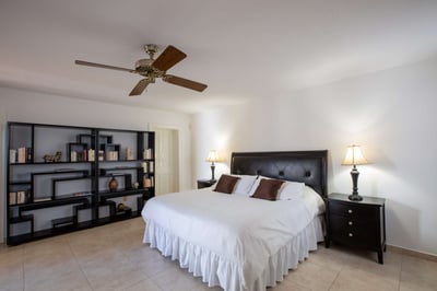 Luxury Villa Photo #18