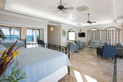 Luxury Villa Photo #28