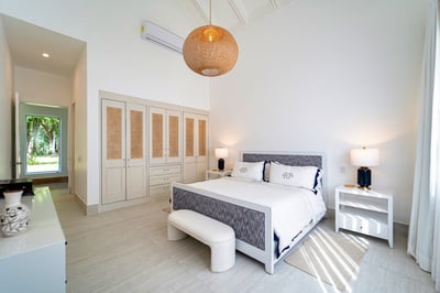 Luxury Villa Photo #32