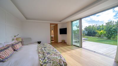 Bedroom 4: On the lower level. King size bed, air conditioning, HD-TV, Apple TV, Dish Network, safe.