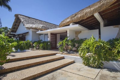 Luxury Villa Photo #38