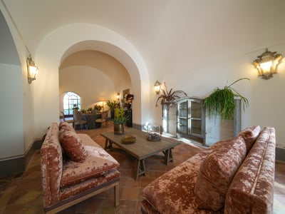 Luxury Villa Photo #4