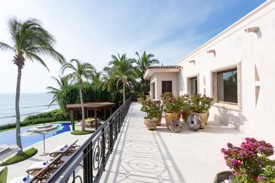 Luxury Villa Photo #18
