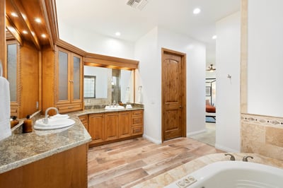 Luxury Villa Photo #35