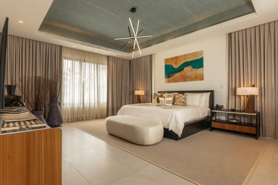 Luxury Villa Photo #17