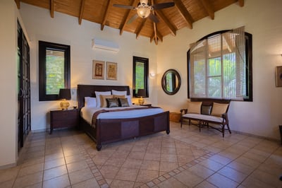 Luxury Villa Photo #21