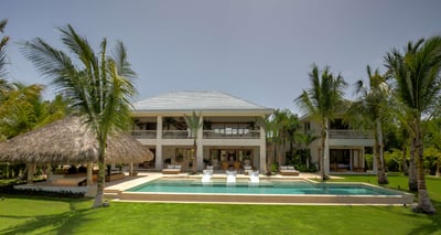Luxury Villa Photo #4