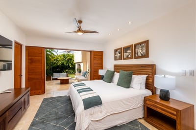 Luxury Villa Photo #43