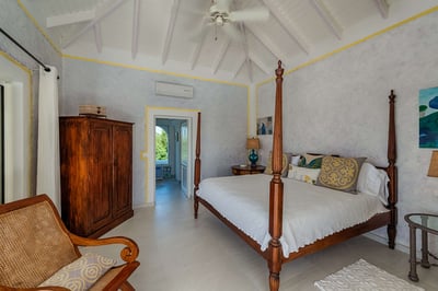 Luxury Villa Photo #16