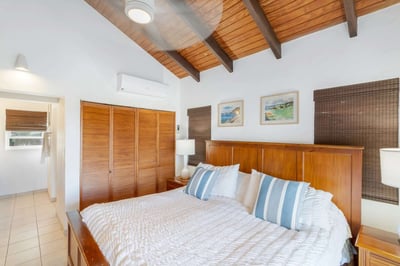 Luxury Villa Photo #16