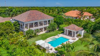 Luxury Villa Photo #3