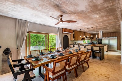 Luxury Villa Photo #16