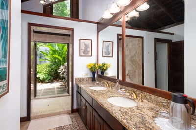 Luxury Villa Photo #31