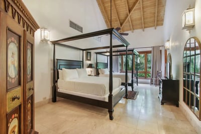 Luxury Villa Photo #31