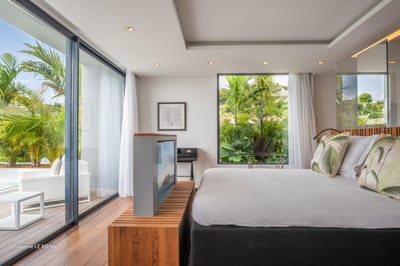 Luxury Villa Photo #18
