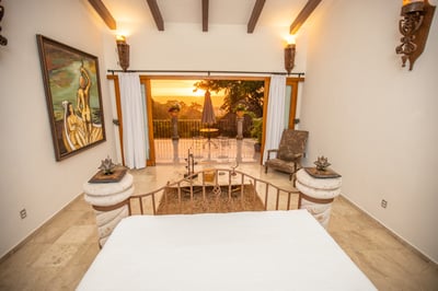 Luxury Villa Photo #32