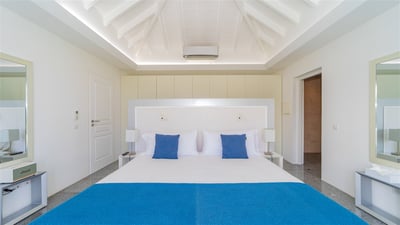 Luxury Villa Photo #38