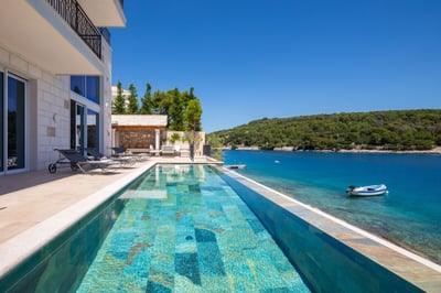 Luxury Villa Photo #8