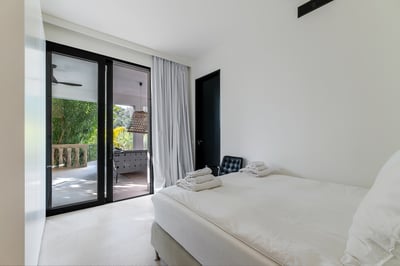 Luxury Villa Photo #22