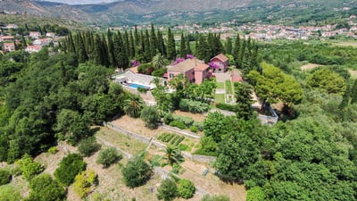 Luxury Villa Photo #9